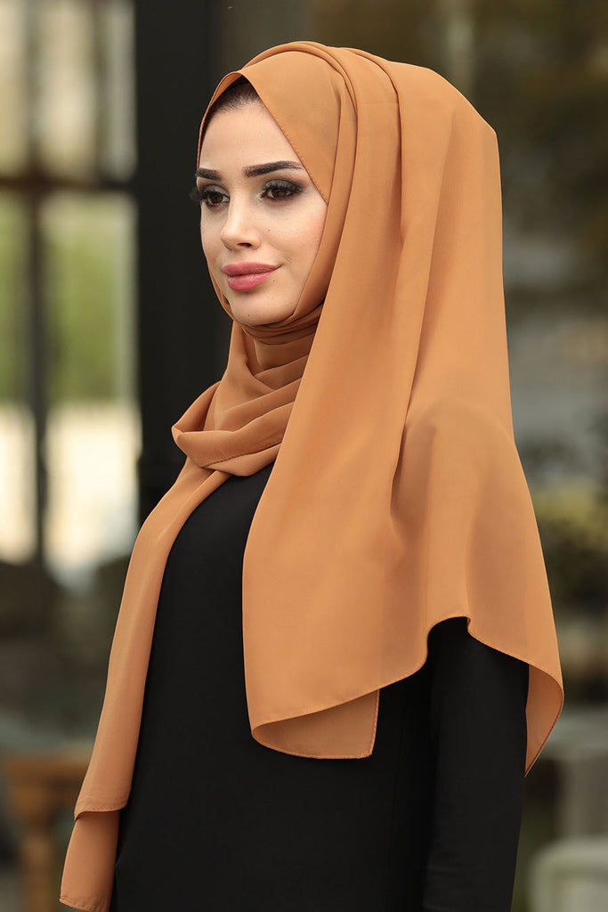 Experience the chic and weightless Chiffon Hijabs that elevate your look to new heights, no matter the occasion. The lightweight fabric drapes effortlessly, giving you that perfect summer look you desire. Explore our vast collection of colours today and elevate your style with confidence!