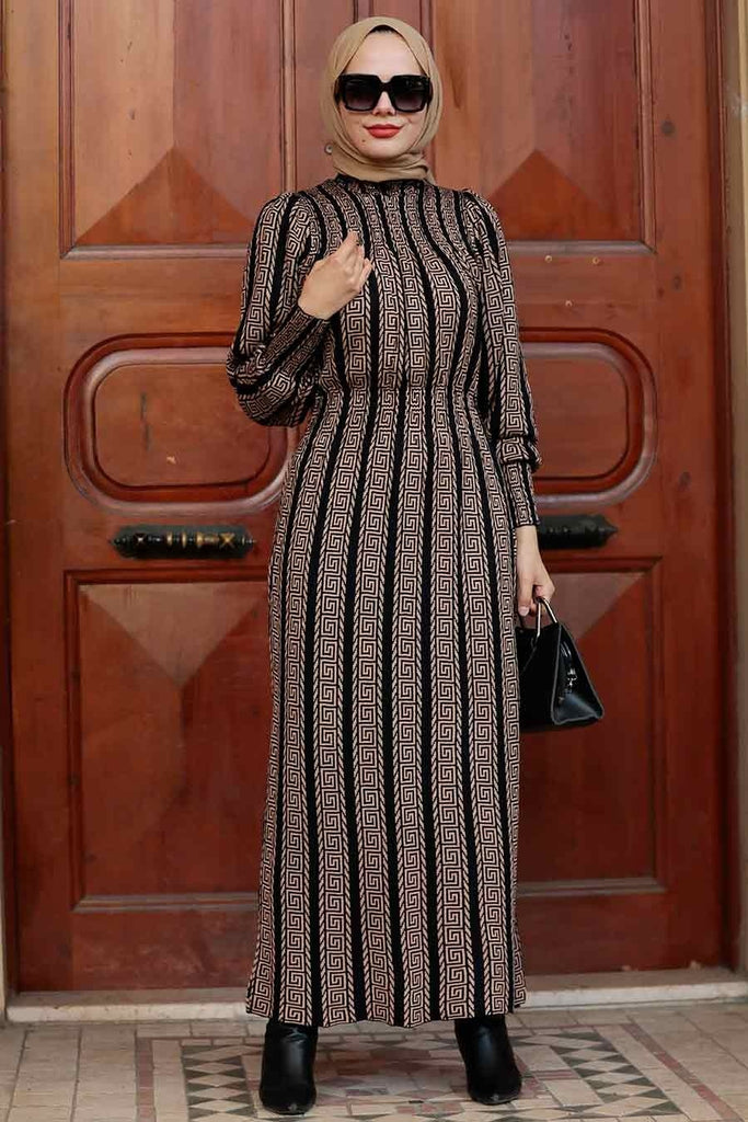 A simple style that oozes understated elegance, this knitted dress is perfect to be dressed up or down. Wear it with pumps or boots, the choice is yours. All we know is that it'll look good whatever you decide on.  Fitted body, nipped-in waist, A-line skirt – just three reasons why this knitted dress is your new go-to staple. Need more? The eye-catching nipped detailing at the round collar, waist and cuffs should do the trick.