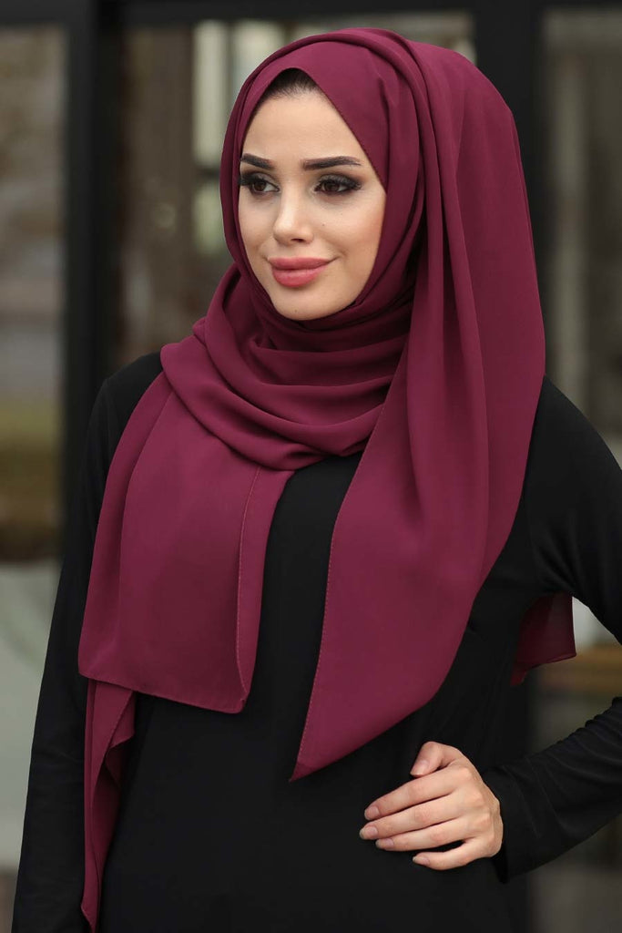 Our Chiffon Hijabs are chic and weightless. Designed to elevate your look no matter what the occasion is The lightweight fabric drapes well and gives the desired look summer look. Available in many colors.